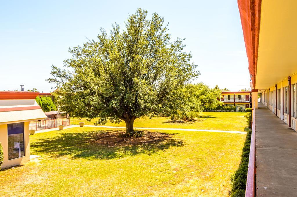 Executive Inn Hotel And Conference Center Lawton Dış mekan fotoğraf
