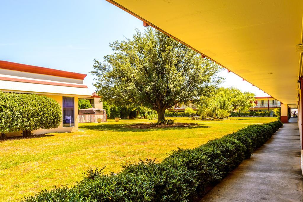Executive Inn Hotel And Conference Center Lawton Dış mekan fotoğraf